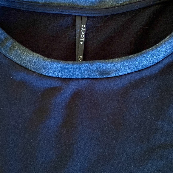 Asymmetrical black poncho - Picture 7 of 11